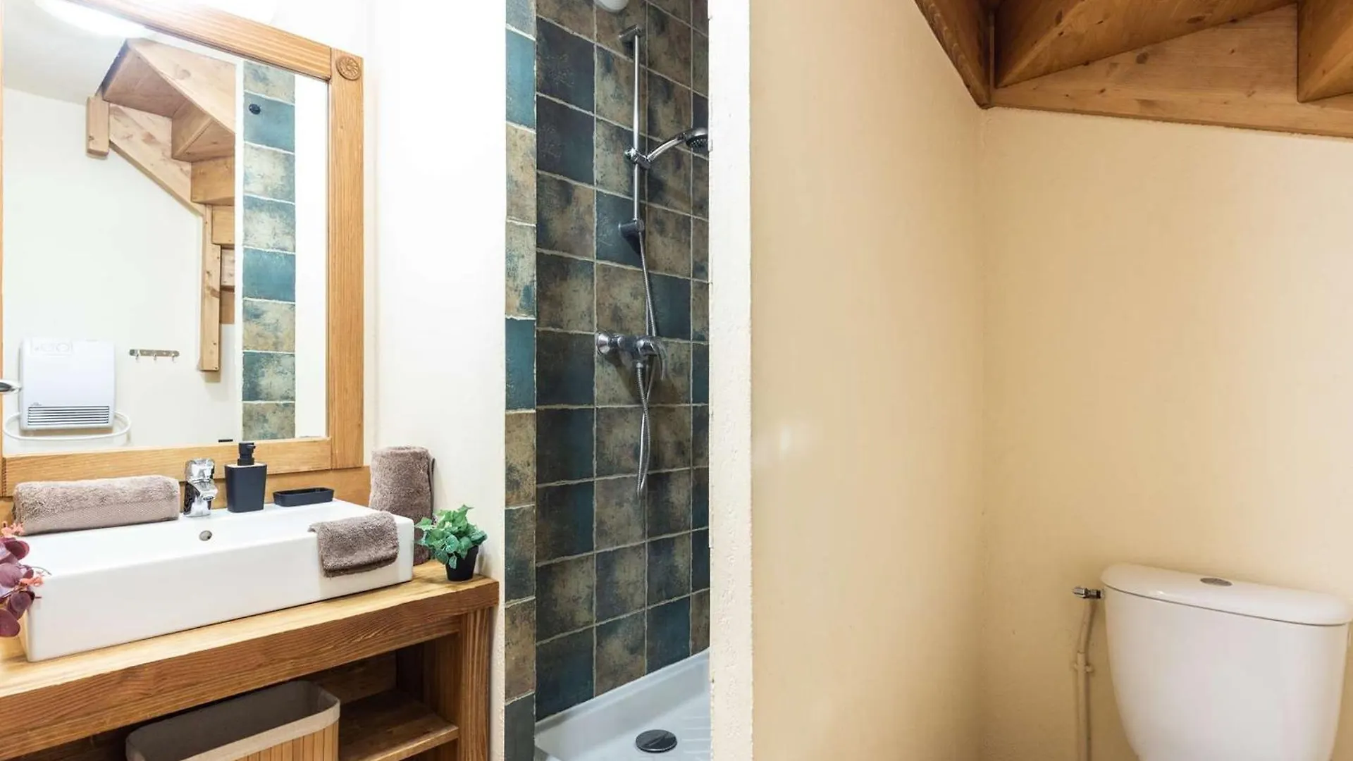 Appartement De 70 M² Au Centre-Ville Avec Piscine, Hammam, Sauna Et Balcon Bien Expose - Fr-1-296-392 Saint-Lary-Soulan