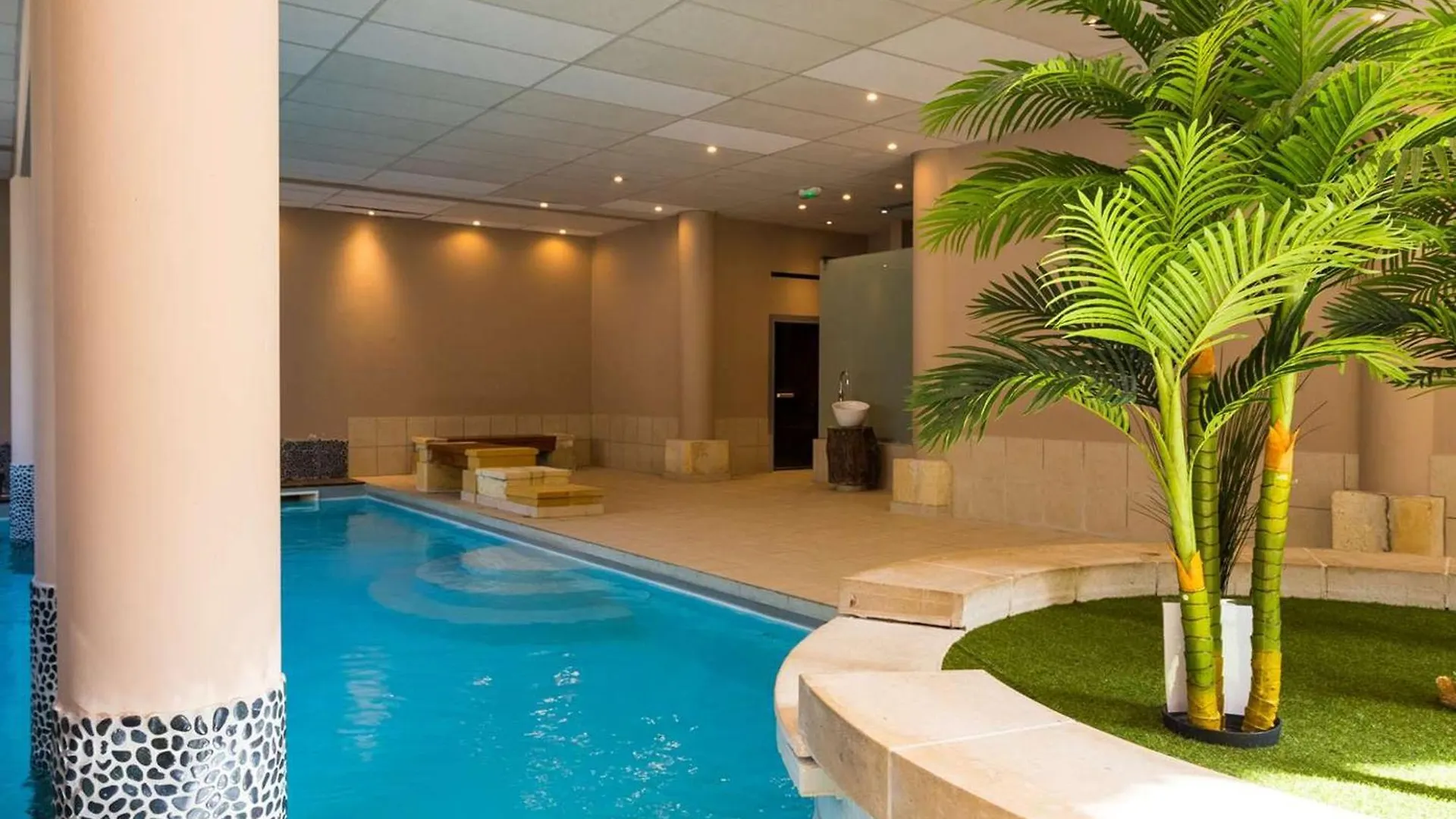 Appartement De 70 M² Au Centre-Ville Avec Piscine, Hammam, Sauna Et Balcon Bien Expose - Fr-1-296-392 Saint-Lary-Soulan Apartment